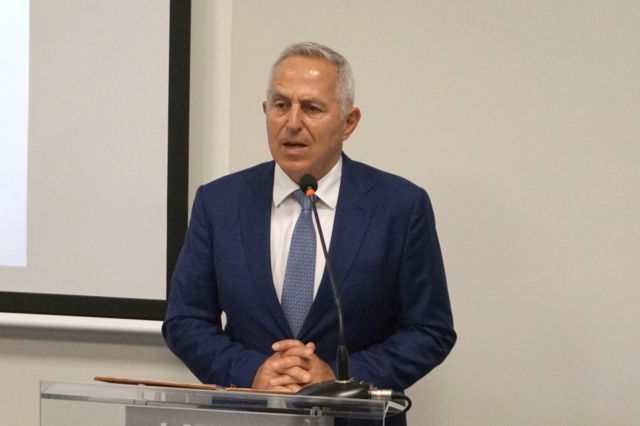 Ε.Αποστολάκης: “12.000 μετανάστες στις ακτές της Λιβύης έτοιμοι για Κρήτη – Η κυβέρνηση όφειλε να έχει προετοιμάσει το νησί”