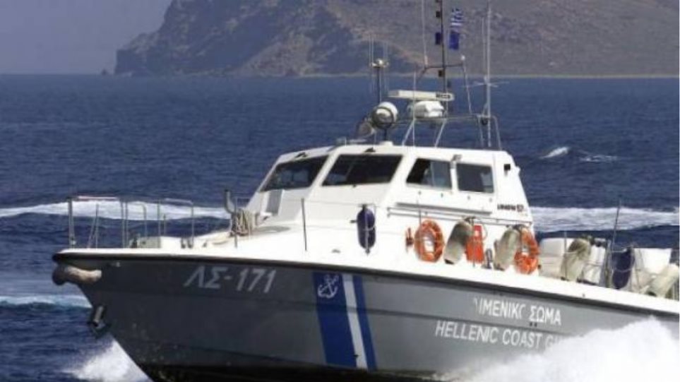 Ιεράπετρα: Επιχείρηση του Λιμενικού διά θαλάσσης – Απεγκλωβίστηκαν 4 άτομα από την αποκλεισμένη Αγία Φωτιά