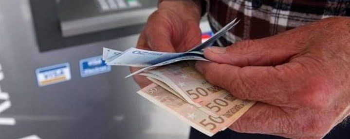 Αγωνία για τις συντάξεις χηρείας: “Δεν θα κοπούν οι συντάξεις για 100.000 δικαιούχους” – «Παγώνει» και η μείωση μετά την τριετία
