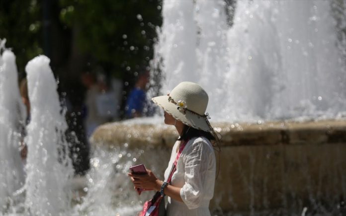 Zέστη και μελτέμια συνθέτουν το σκηνικό του καιρού της Δευτέρας: Πού θα φτάσει τους 39°C ο υδράργυρος 