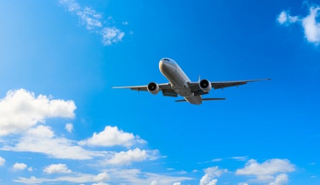 Χειροπέδες σε μεσθυσμένη επιβάτιδα που προκάλεσε φασαρία