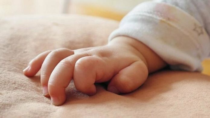 Χανιά: Στον Ανακριτή σήμερα η 18χρονη μητέρα – Καλείται να δώσει απαντήσεις για το βαριά τραυματισμένο μωρό