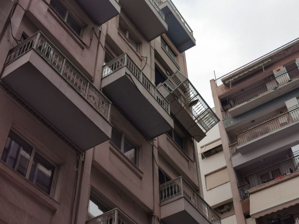 Πτώση για 29χρονο στο Ρέθυμνο που πηδούσε από μπαλκόνι σε μπαλκόνι
