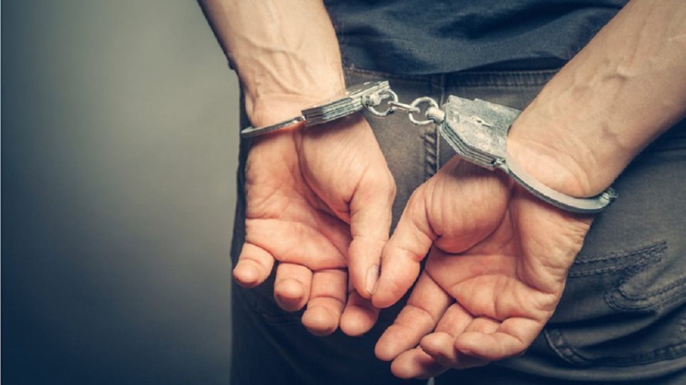 Έκρυβαν μίνι οπλοστάσιο σε στάνη – Τρεις συλλήψεις για παραβάσεις περί ζωοκλοπής
