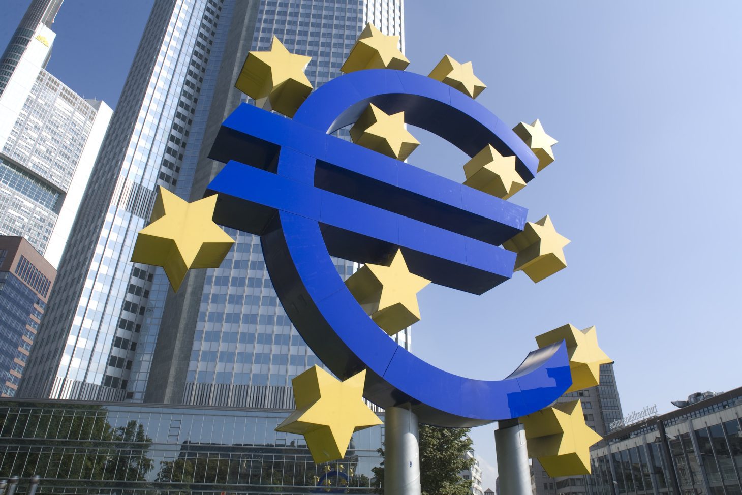 ΕΚΤ: Οι καταναλωτές της Ευρωζώνης αναμένουν υψηλότερο πληθωρισμό – Προς νέα αύξηση τα επιτόκια