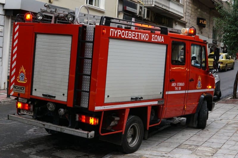 Στις φλόγες κατάστημα αγροτικών εφοδίων στο Αρκαλοχώρι