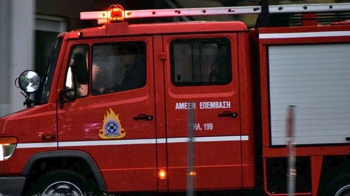 Στις φλόγες απορριμματοφόρο στα Χανιά