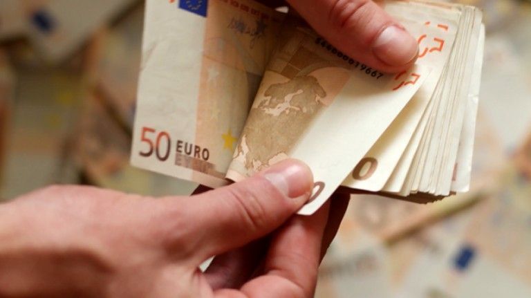 Δ. Βρύσαλης: “Κλασσικά ψίχουλα …της κοροϊδίας” τα 500 ευρώ μεικτά στους δημοσίους υπαλλήλους