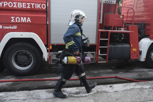 Φωτιά σε χωματουργικό μηχάνημα