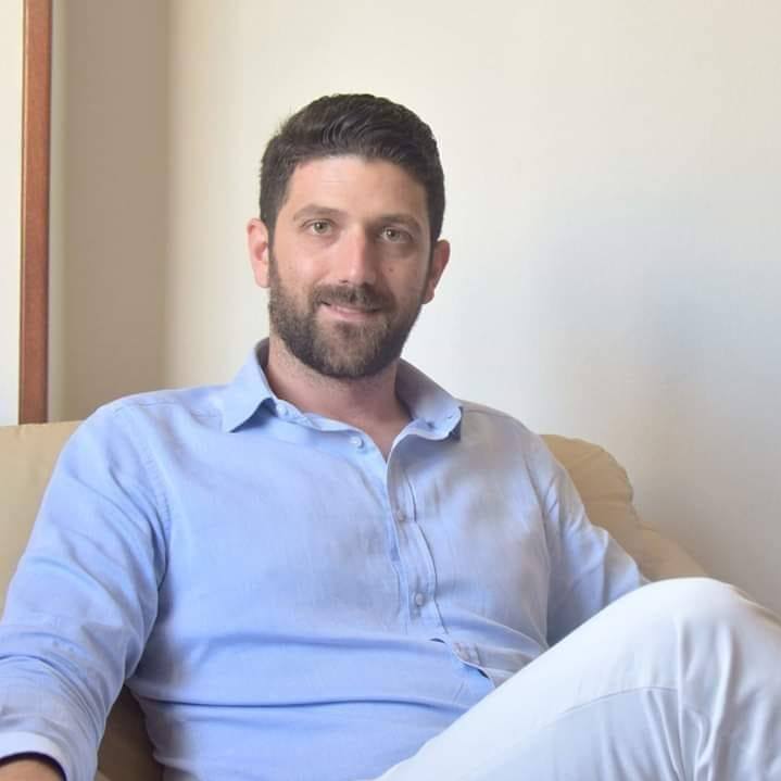 Γιατί χάνονται 10.000 ζωές εργαζομένων στην Ε.Ε. από το εργασιακό στρες, μας εξηγεί ο Ψυχολόγος Μάνος Καργάκης