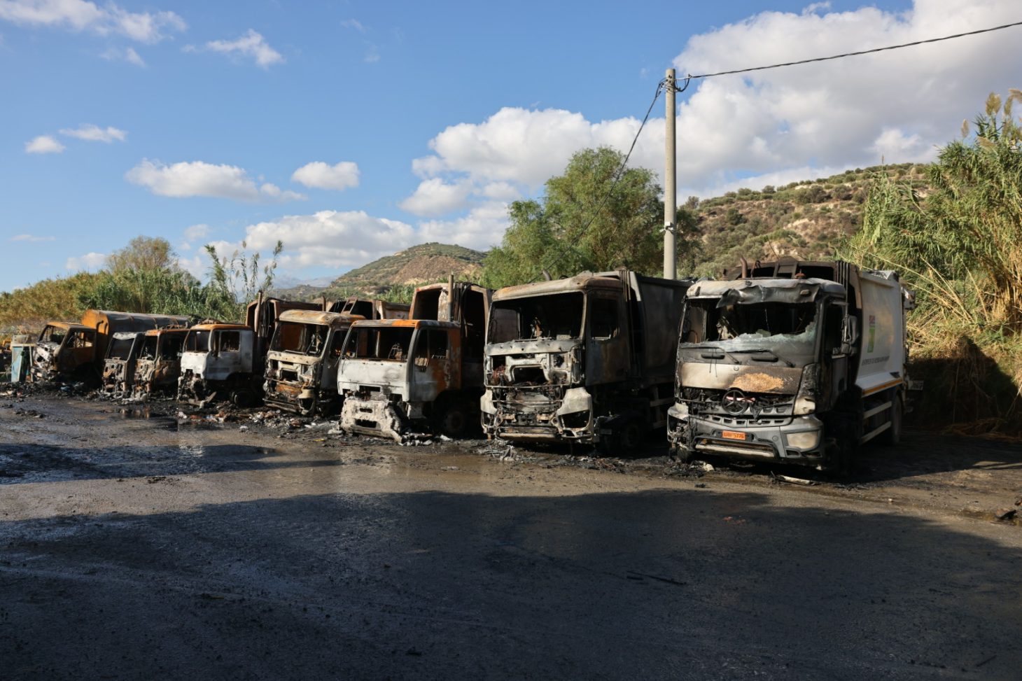 Έμπρησμός απορριματοφόρων στο Μαλεβίζι: Αθώος ο 46χρονος επιχειρηματίας λόγω αμφιβολιών