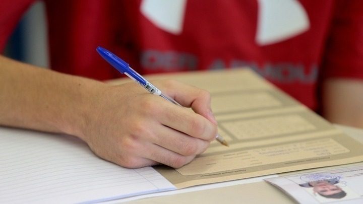 Πανελλαδικές Εξετάσεις 2025: Συνέχεια σήμερα με μαθήματα ειδικότητας για τους υποψήφιους των ΕΠΑΛ