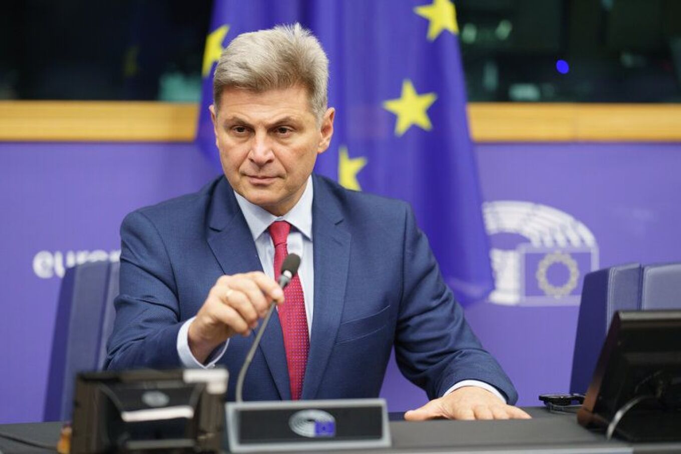 Επίτροπος Ε.Ε σε Ν.Φαραντούρη: “Είσαι σίγουρος ότι τα κοινοτικά χρήματα δεν πάνε σε πολιτικές τσέπες; – Ξεφτίλα οι σκέψεις να ανατεθεί στον Βουλγαρικό ΟΠΕΚΕΠΕ η κατανομή των Ελληνικών επιδοτήσεων”