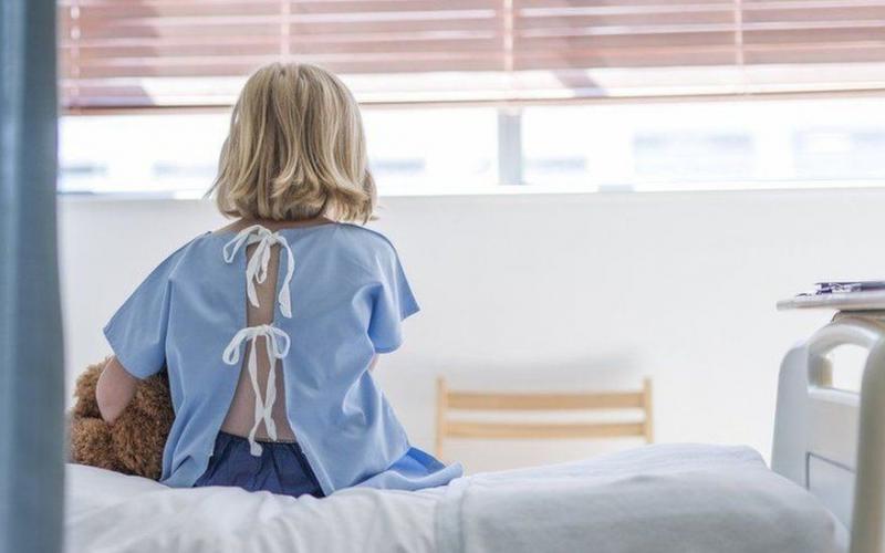 Χρ. Πετράκη: “Αγκαλιάσαμε τα αδερφάκια της 3χρονης, αλλά το νοσοκομείο δεν είναι χώρος για υγιή παιδιά – Εκπέμπει SOS το ΕΣΥ”