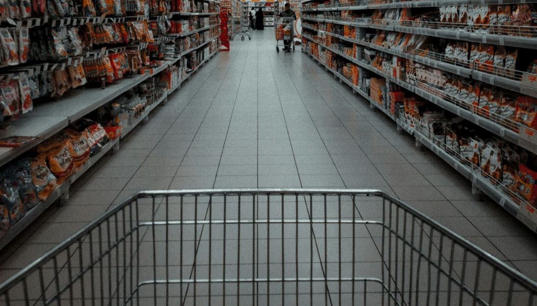 Σούπερ μάρκετ: Η μάχη για το καλάθι κρατά χαμηλά τα περιθώρια