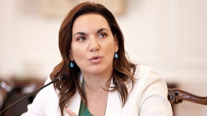 Όλγα Κεφαλογιάννη: Αναβιώνει το μοντέλο «ξενοδοχείο-εκπαιδευτήριο» – Οι ανακοινώσεις για την Κρήτη
