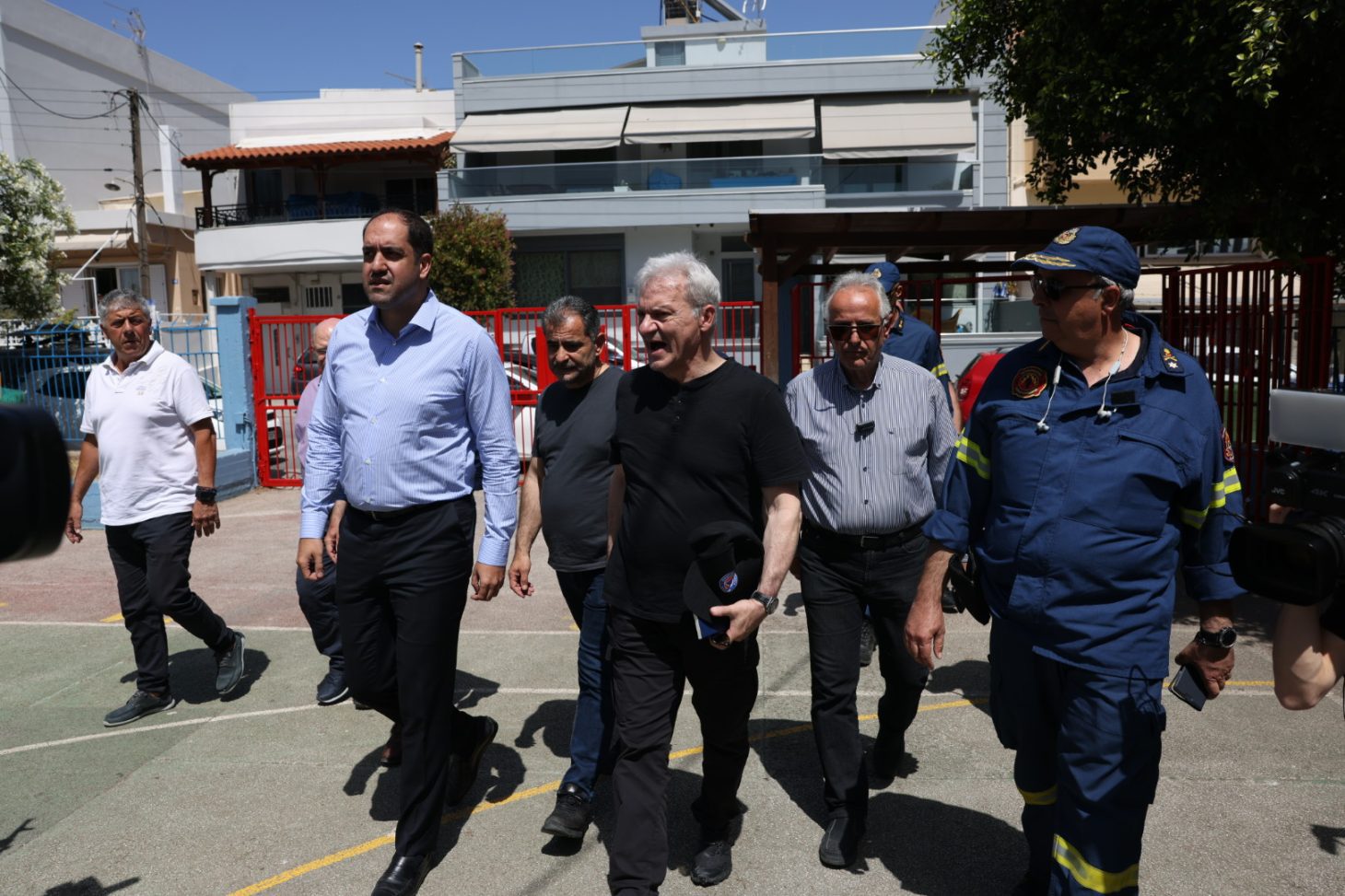 Ο υπουργός Γιάννης Κεφαλογιάννης στο 2ο και 5ο δημοτικό Αλικαρνασσού όπου σημειώθηκαν ρωγμές (photos-videos)