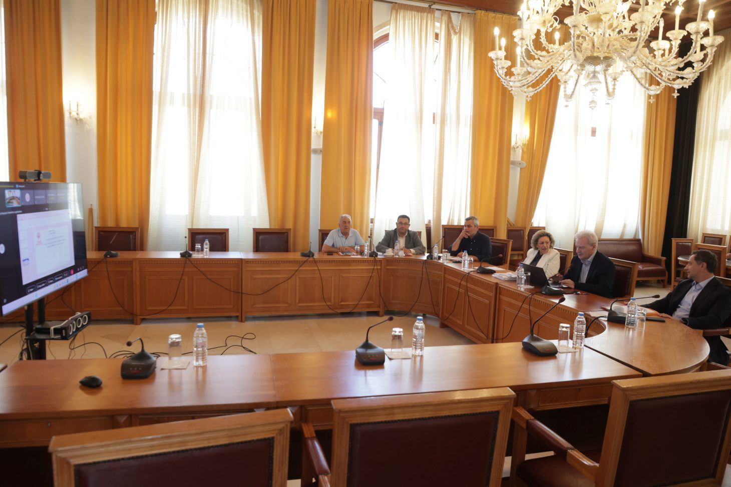 Συνάντηση βουλευτών και δήμου Ηρακλείου για την «παράκαμψη» Ηρακλείου του ΒΟΑΚ – Τι ζήτησε το Υπουργείο (video)