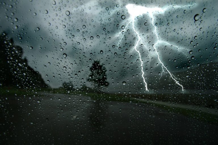 Έκτακτο δελτίο επιδείνωσης καιρού: Οι 8 περιοχές που αναμένονται ισχυρές βροχές και καταιγίδες