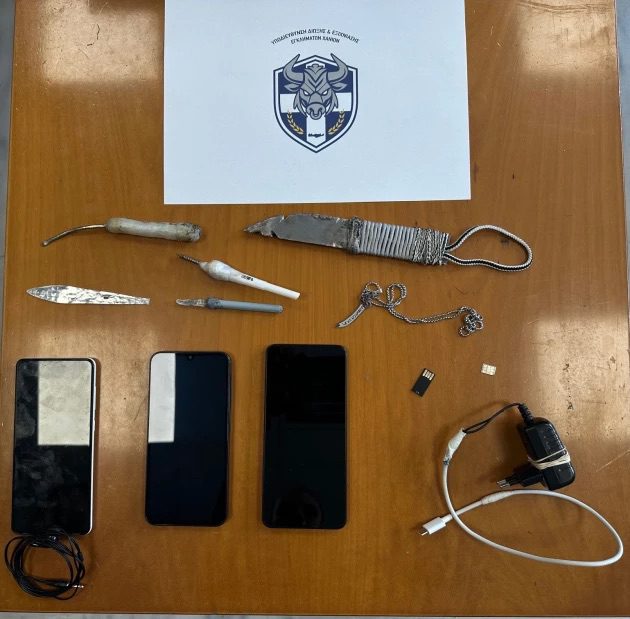 Μεγάλη επιχείρηση της ΕΛ.ΑΣ. στις Φυλακές Χανίων – Κατασχέθηκαν μαχαίρια και κινητά τηλέφωνα