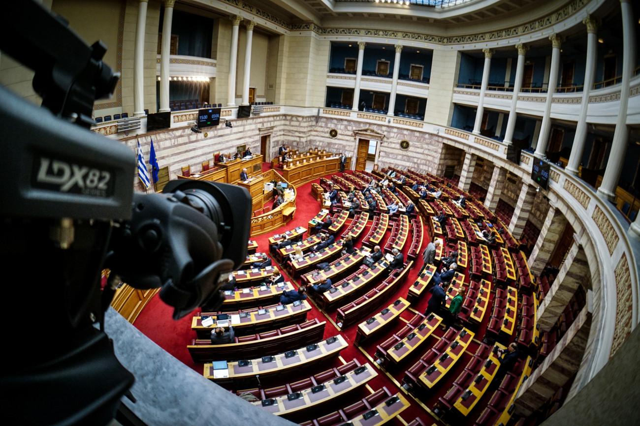 Κόντρες στη Βουλή για τα Τέμπη – Δένδιας: Όρος πολιτικής επιβίωσης για την κυβέρνηση να χυθεί άπλετο φως. Πρέπει να πείσει