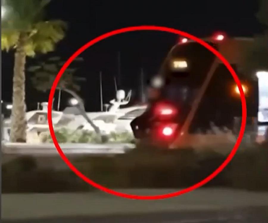 Απερίσκεπτος νεαρός κρεμάστηκε στο πίσω μέρος του τραμ για… βόλτα στον βωμό των likes