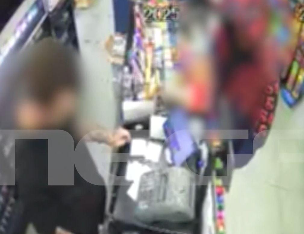 Θεσσαλονίκη: Καρέ – καρέ ληστεία με την απειλή μαχαιριού σε ψιλικατζίδικο