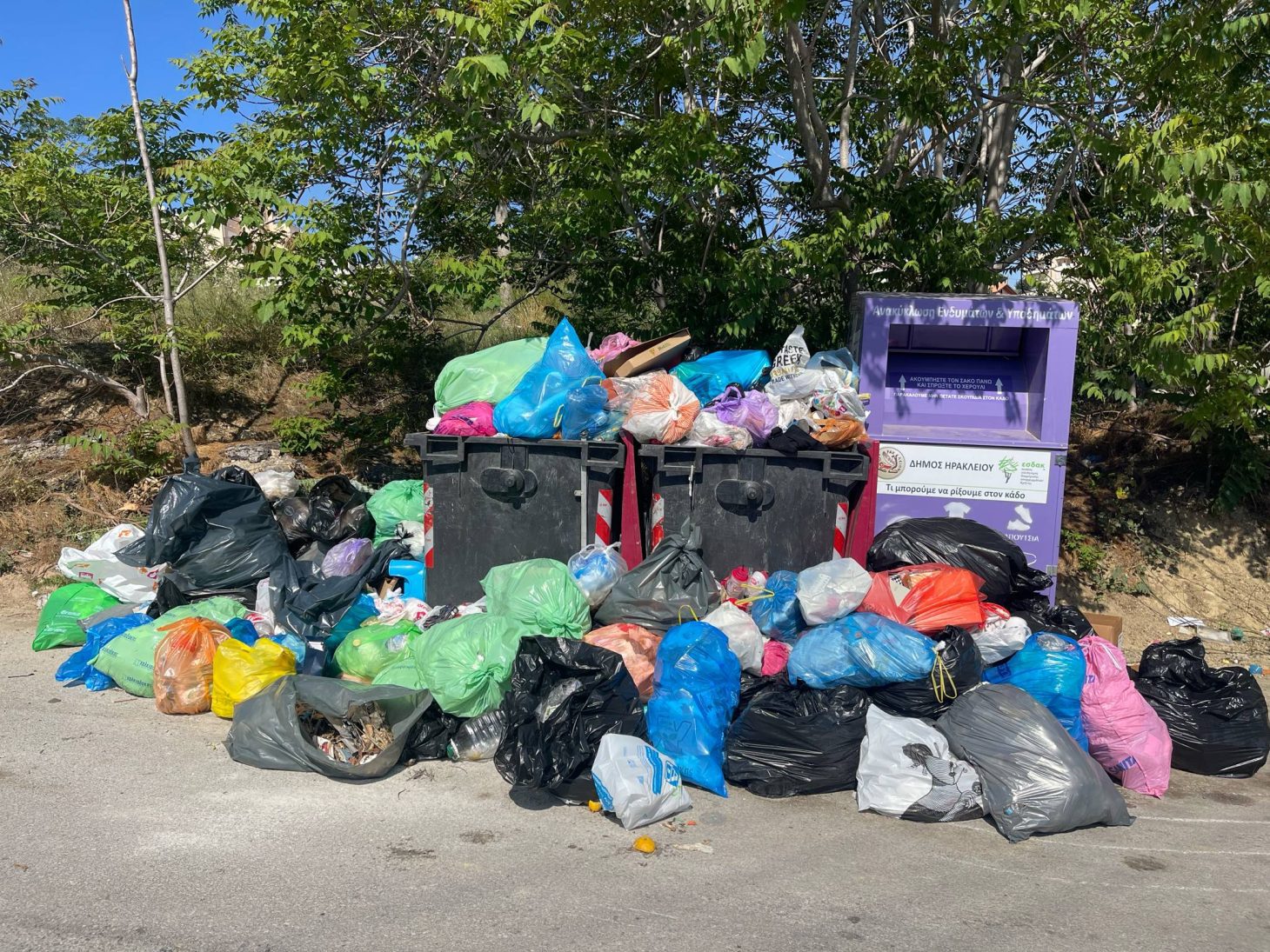 Καταιγιστική ομοβροντία από τα τοπικά ΜΜΕ τους δημοσιογράφους και πολίτες για τη σκουπιδόπολη