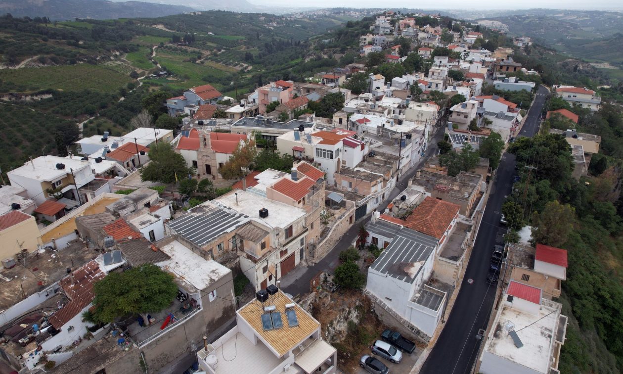 Με drones και γεωτρύπανα μελετάται η γεωλογική κατάσταση των Βουτών – Τι λέει ο Πρόεδρος της Δημοτικής Κοινότητας