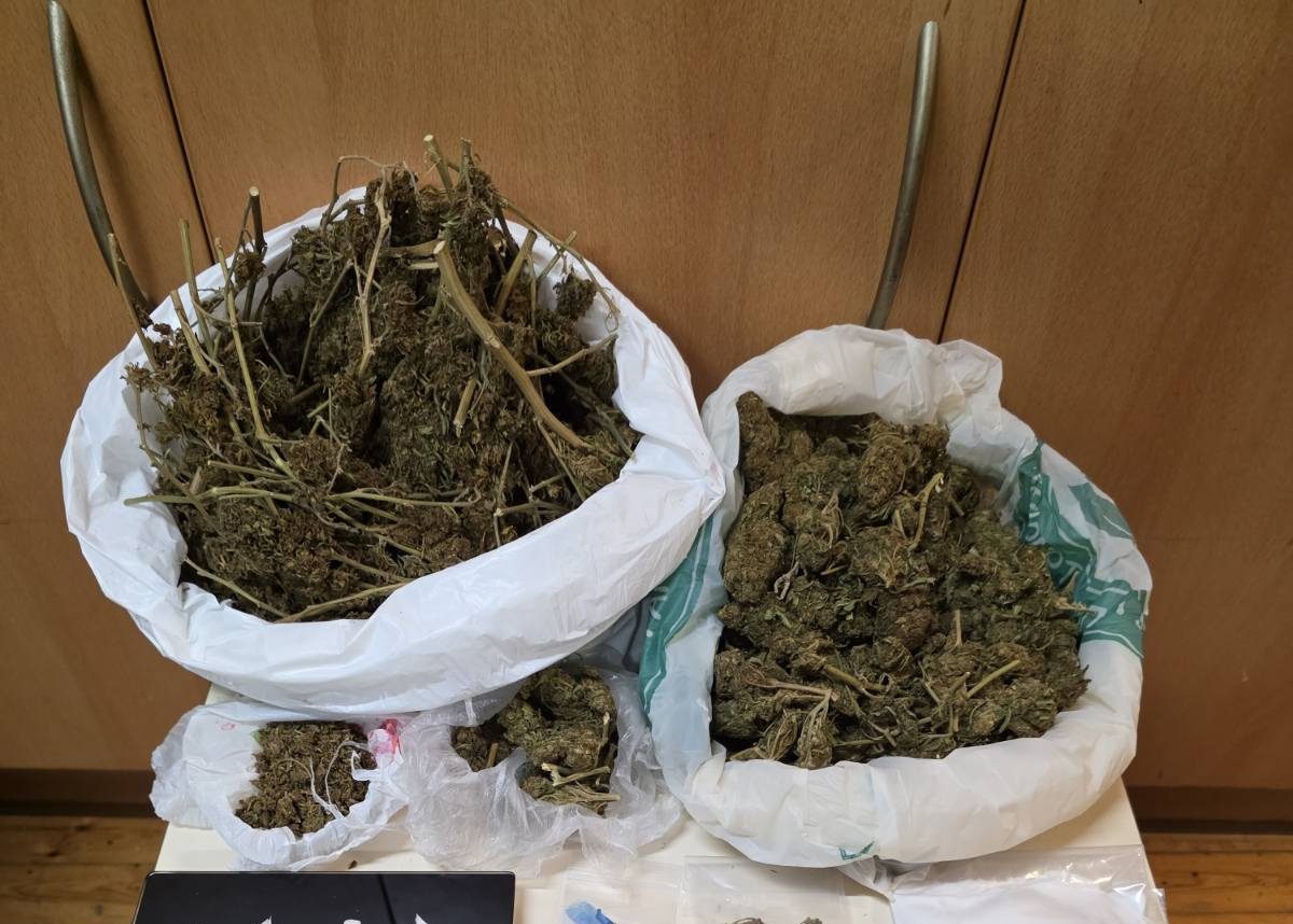 Ρέθυμνο: Προμήθευαν ανήλικους με ναρκωτικά – Κατασχέθηκαν 840 γραμμάρια κάνναβης