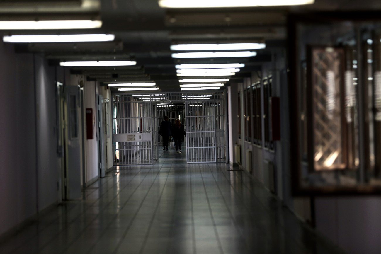 Καλαμάτα: Απαγχονισμένος βρέθηκε 38χρονος στα κρατητήρια – Τι λέει η μητέρα και ο αδερφός του στο in
