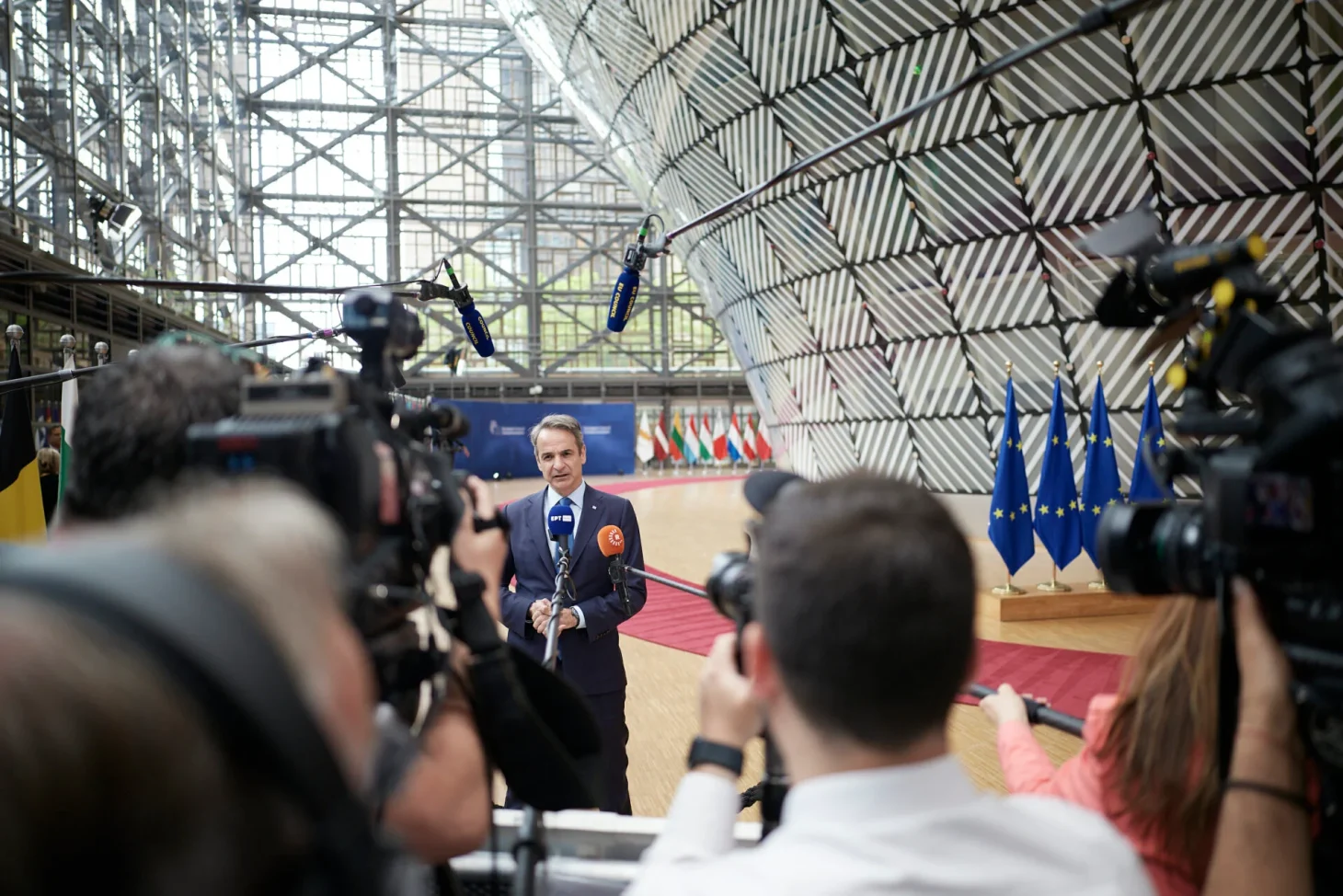 Μητσοτάκης: Μαστίγιο και καρότο για να ανακοπούν οι μεταναστευτικές ροές από Λιβύη προς Κρήτη