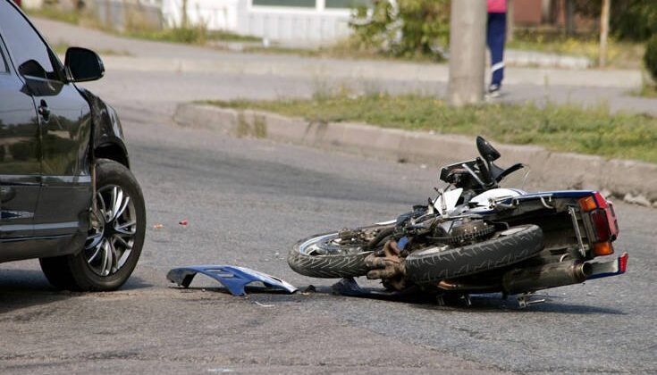 Τροχαίο στα Χανιά: Σύγκρουση ΙΧ με δίκυκλο – Στο νοσοκομείο ο οδηγός