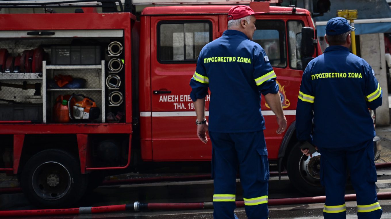 Φωτιά τώρα στην Παιανία – κοντά σε σπίτια