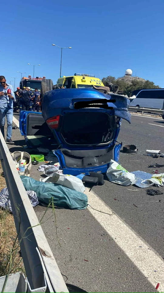 Σοβαρό τροχαίο κοντά στο αεροδρόμιο Ηρακλείου – Χωρίς σοβαρούς τραυματισμούς οι επιβάτες