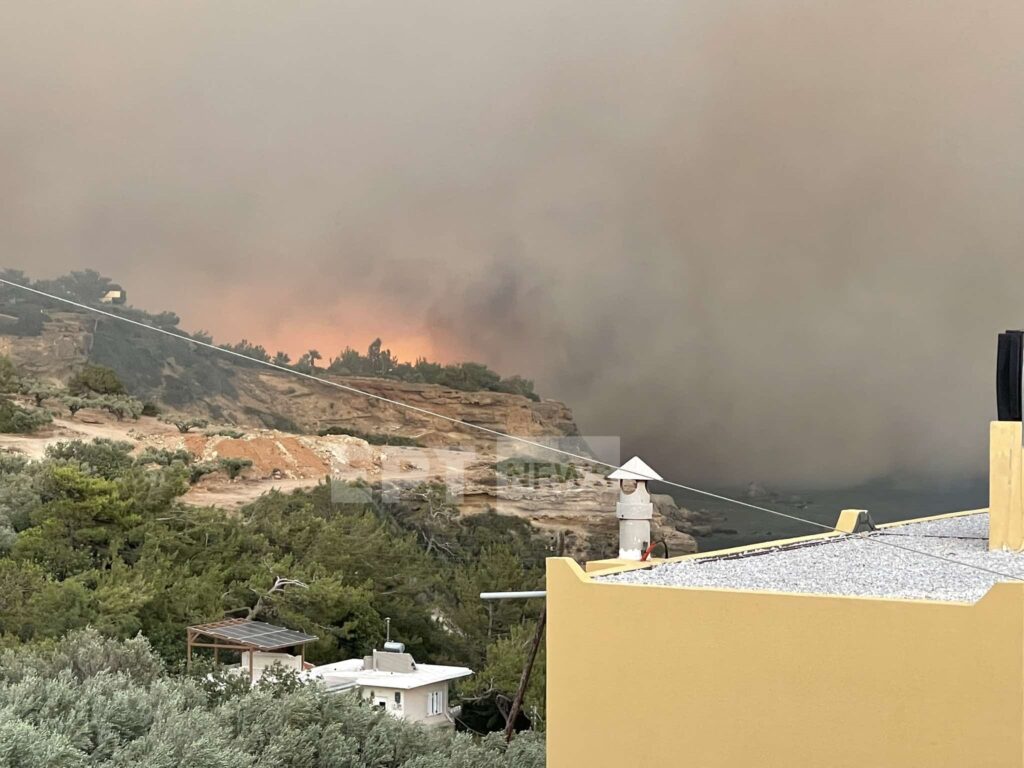 Φωτιά τώρα στην Ιεράπετρα: Βελτιωμένη η εικόνα στα πύρινα μέτωπα – Μάχη με διάσπαρτες εστίες