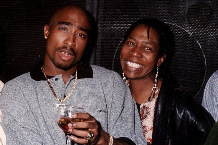 Η μητέρα του Tupac φέρεται να εκλπήρωσε την τελευταία του επιθυμία – H Afeni Shakur τον βοήθησε να φύγει από τη ζωή