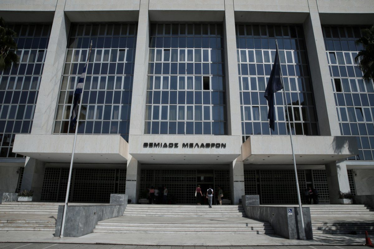 Πανικός στον Άρειο Πάγο: Εκζητούμενος αυτοτραυματίστηκε στον λαιμό όταν άκουσε ότι θα εκδοθεί στην Τουρκία
