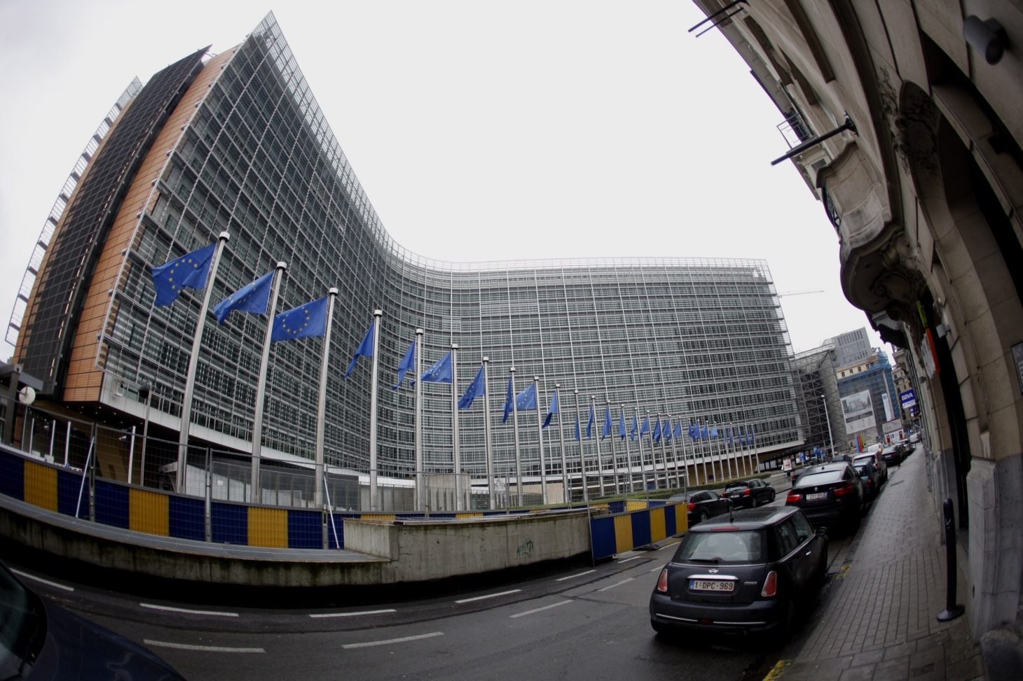 Μεταναστευτικό: Κάλυψη της Κομισιόν για την τρίμηνη αναστολή εξέτασης ασύλου στην Ελλάδα