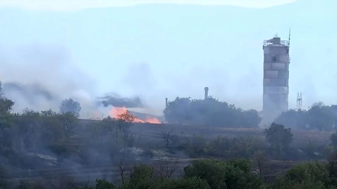 Σέρρες: Φωτιά σε εργοστάσιο ξυλείας