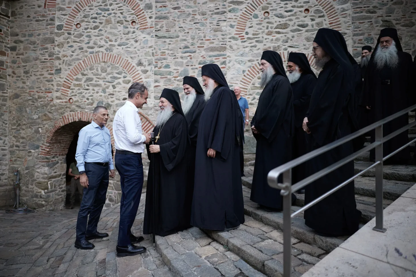 Στην Ιερά Μονή Σίμωνος Πέτρας στο Άγιο Όρος ο Κυριάκος Μητσοτάκης μαζί με τον γιο του Κωνσταντίνο (φωτογραφίες)