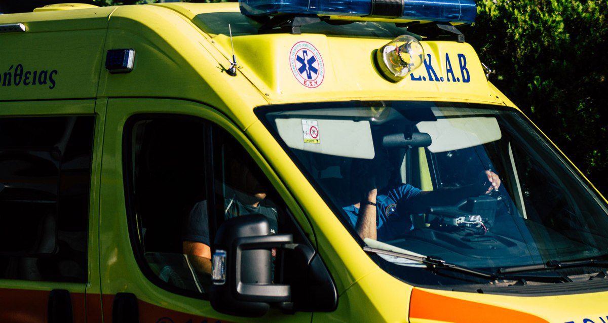 Συναγερμός στην 62 Μαρτύρων: Αυτοκίνητο συγκρούστηκε με μηχανή – Στο νοσοκομείο ο οδηγός
