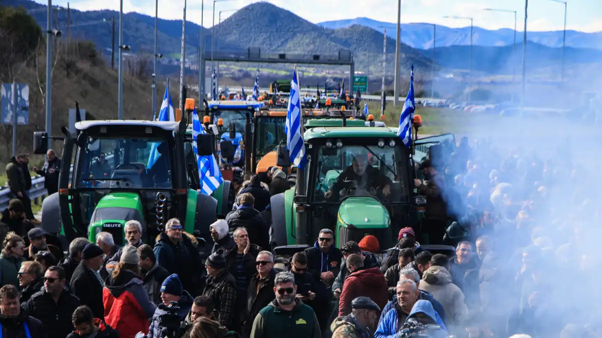 Με τρακτέρ στον Λευκό Πύργο οι αγρότες την ημέρα των εγκαινίων της ΔΕΘ