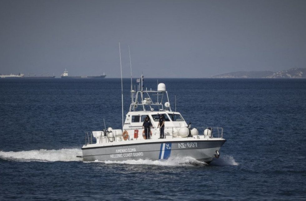 Άνδρος: Βυθίστηκε φορτηγό πλοίο – Σώοι και οι 9 ναυτικοί