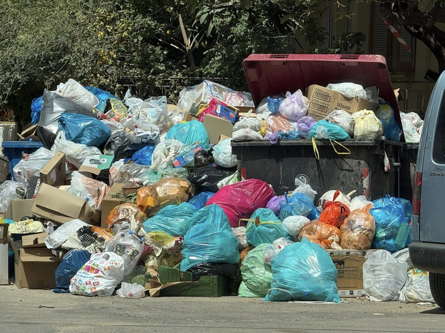 Ηράκλειο: Έπεσαν οι υπογραφές ανάμεσα στον Δήμο και τον ανάδοχο στην καθαριότητα