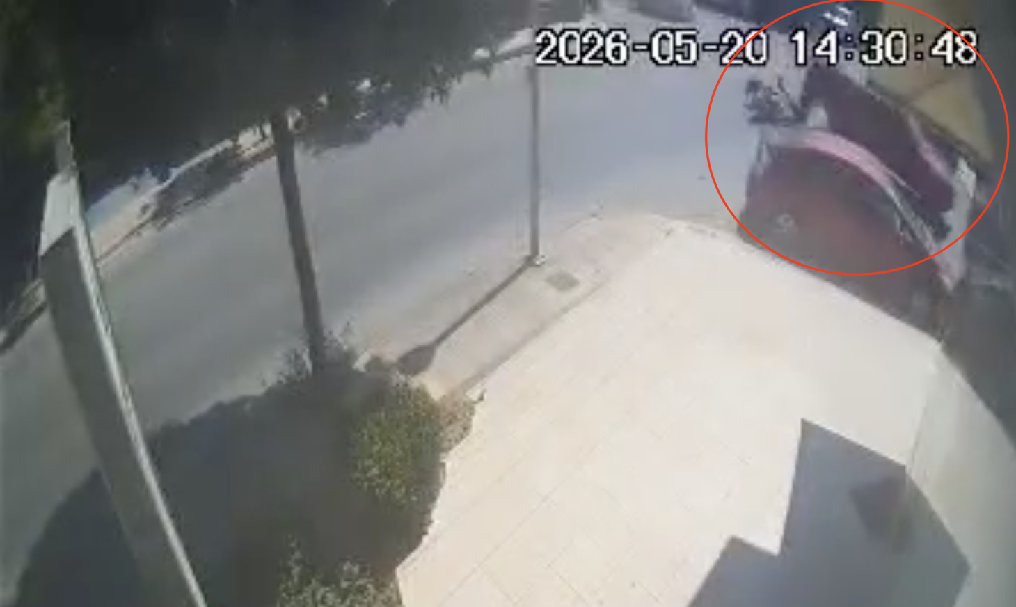 Σοβαρό τροχαίο στον Μασταμπά – Η στιγμή της σφοδρής σύγκρουσης