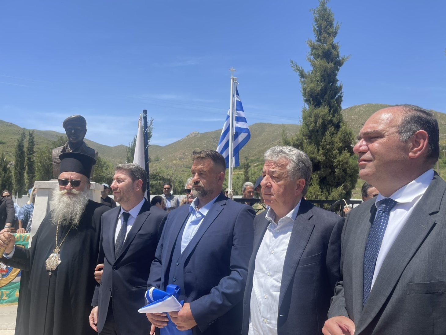 Παρουσία Ανδρουλάκη τα αποκαλυπτήρια της προτομής του Ήρωα της Κύπρου Μανώλη Μπικάκη στους Παρανύμφους – Δείτε βίντεο και φωτογραφίες