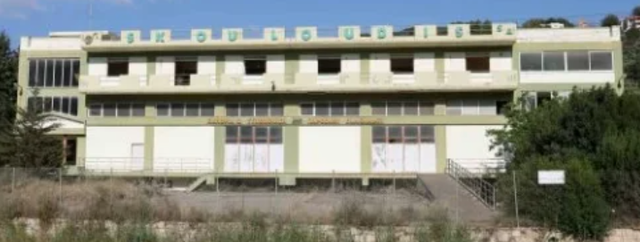 Σειρά πολεοδομικών αυθαιρεσιών,έλλειμμα κυκλοφοριακής σύνδεσης και αποχεύτευσης διαπίστωσε η Πολεοδομία Ηρακλείου στο κτίριο που προορίζεται για δομή μεταναστών