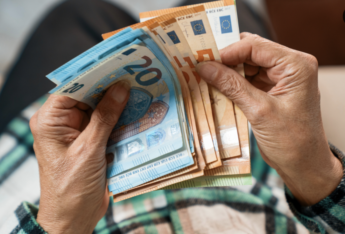 Ποιοι πάνε ταμείο μέχρι τέλος Ιουνίου – Τα επιδόματα που πληρώνονται