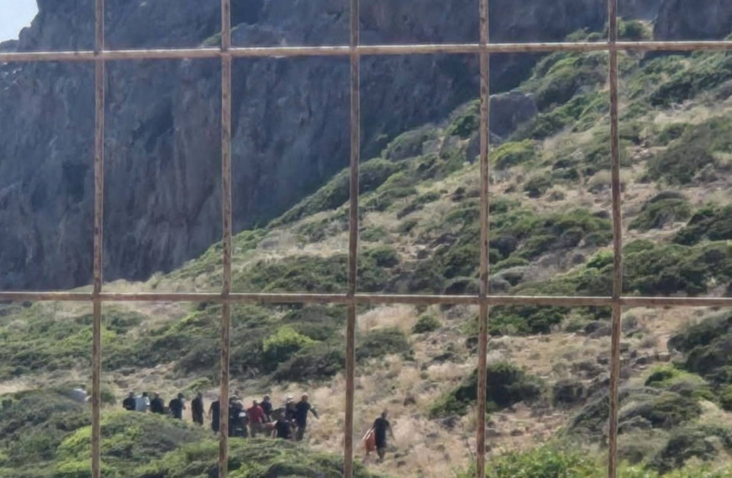 Τραγωδία στα Φαλάσαρνα – Νεκρός Γάλλος τουρίστας που χτύπησε στα βράχια σε δύσβατη παραλία